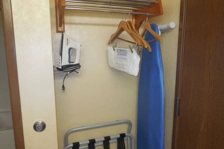Room 6 of 56