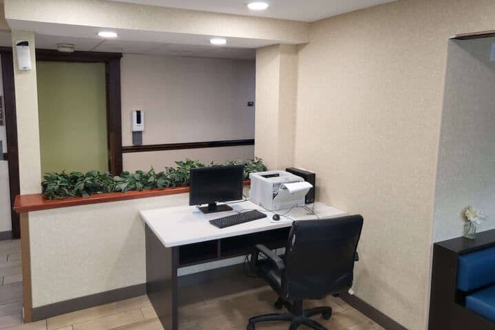 Business Center 50 of 56